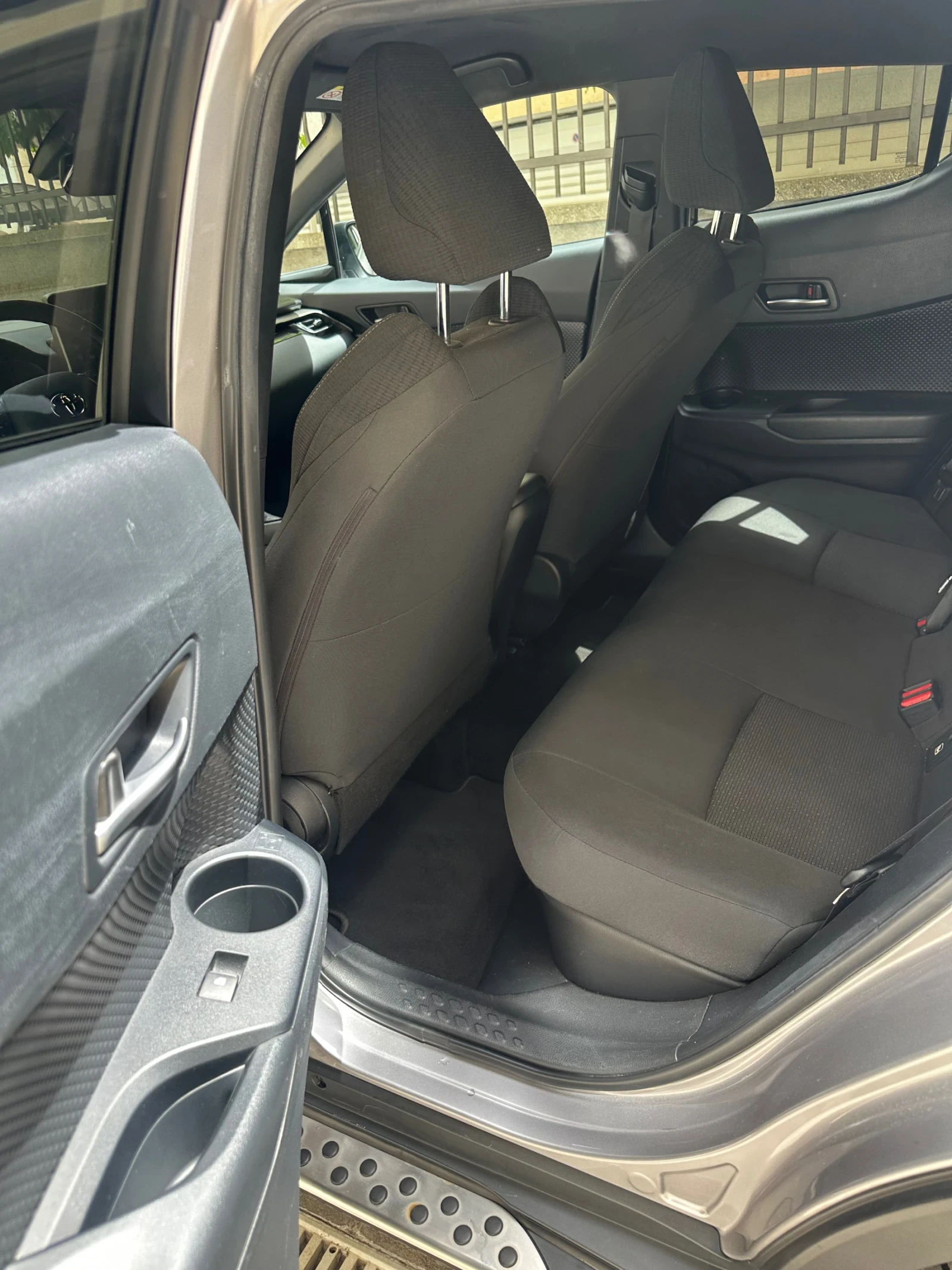 Toyota C-HR, снимка 10 - Автомобили и джипове - 54591106