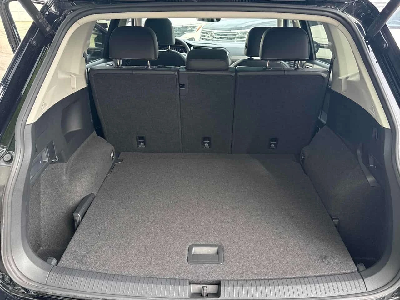 VW Tiguan | Comfortline | ПАНОРАМА | ДВА КЛЮЧА | , снимка 16 - Автомобили и джипове - 54628629