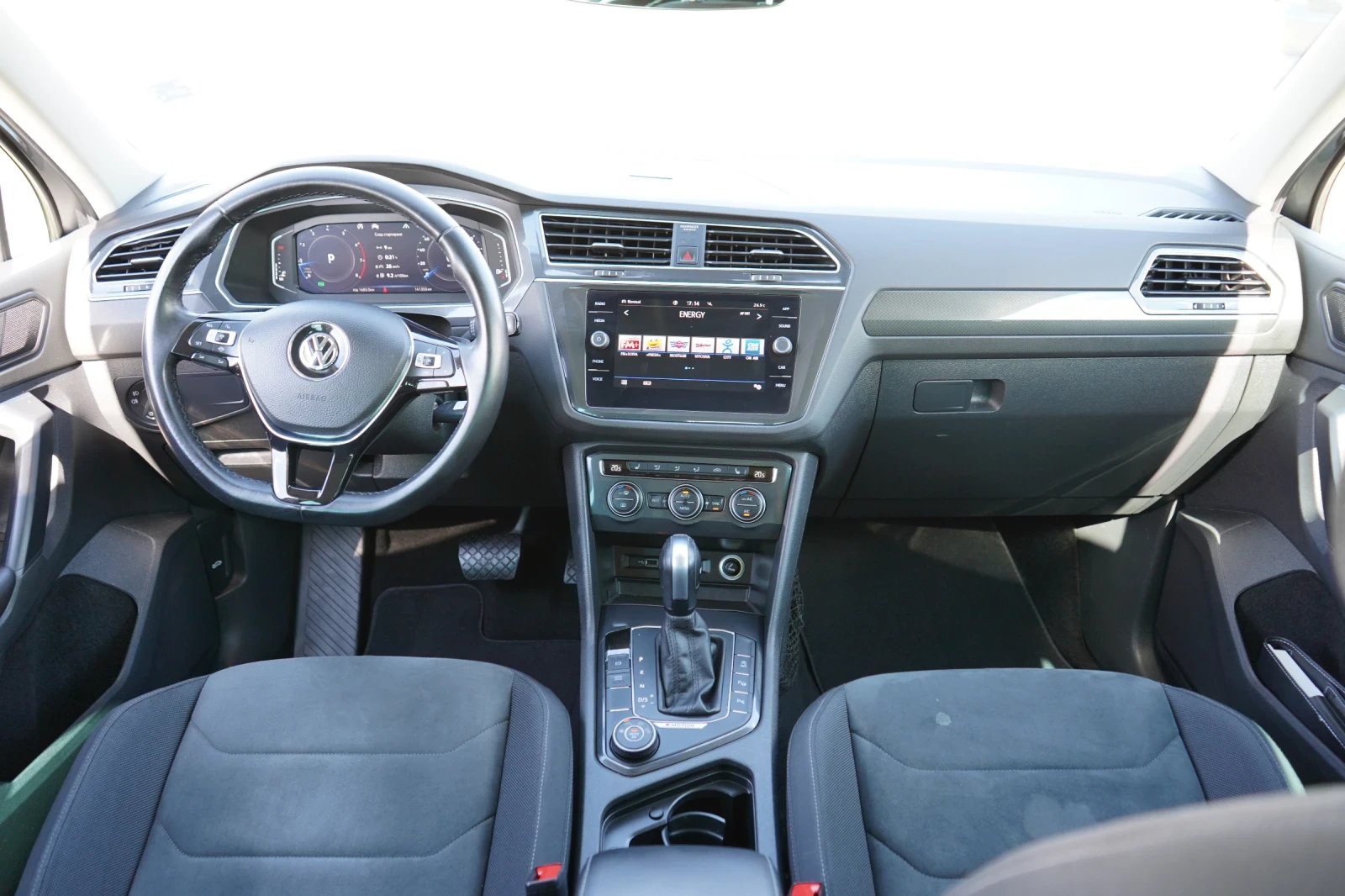 VW Tiguan 2.0 TSI* HIGHLINE* 4MOTION* LED* BMT* CAMERA* CARP, снимка 14 - Автомобили и джипове - 55223139