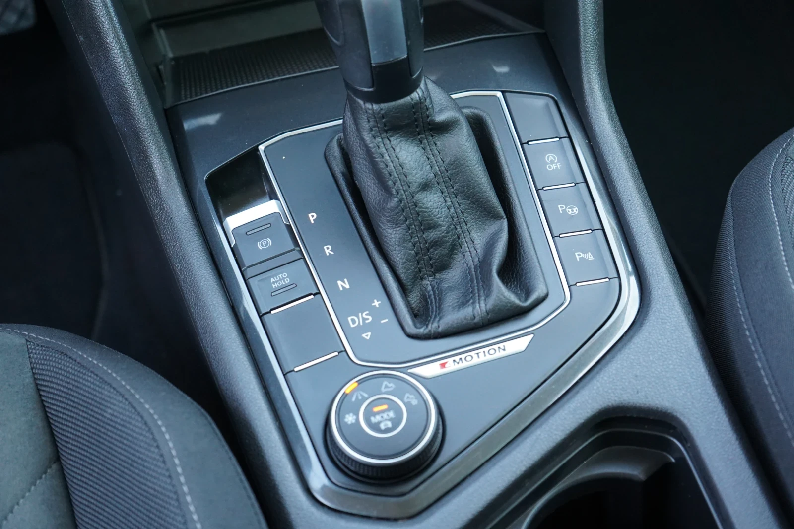 VW Tiguan 2.0 TSI* HIGHLINE* 4MOTION* LED* BMT* CAMERA* CARP, снимка 13 - Автомобили и джипове - 55223139
