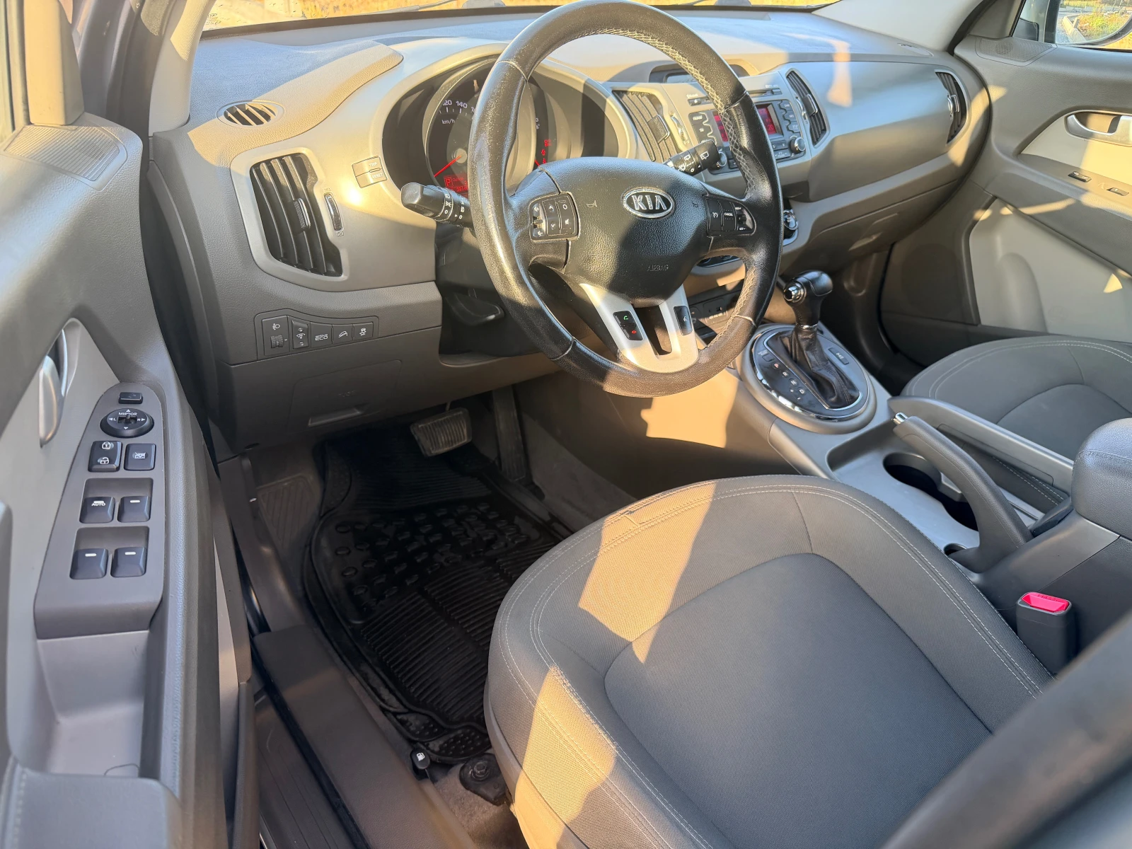 Kia Sportage 2.0 CRDI, снимка 9 - Автомобили и джипове - 55982068