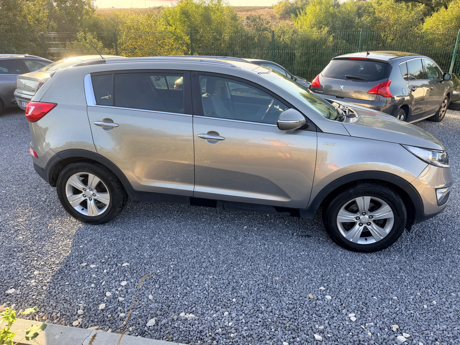 Kia Sportage 2.0 CRDI, снимка 4 - Автомобили и джипове - 55982068