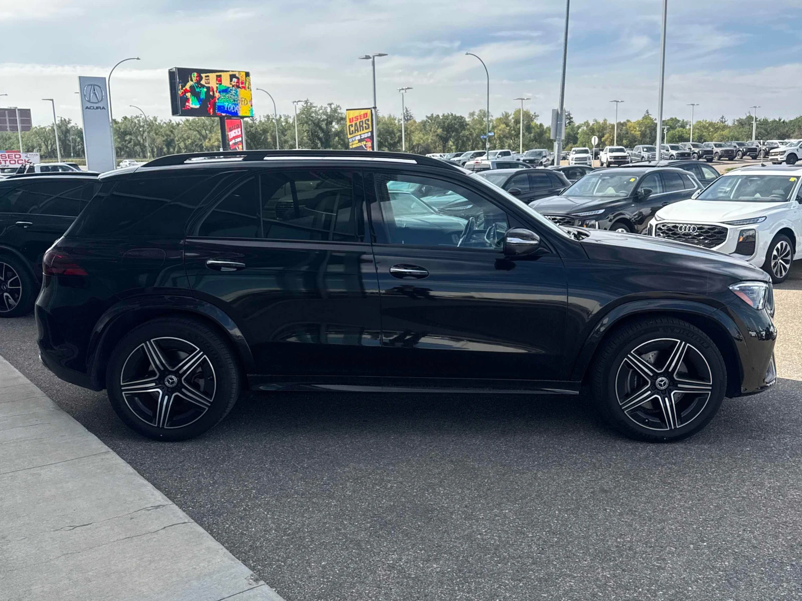 Mercedes-Benz GLE 450 ДИСТРОНИК * ОБДУХВАНЕ * BURMESTER * ПОДГРЕВИ * , снимка 3 - Автомобили и джипове - 56011506