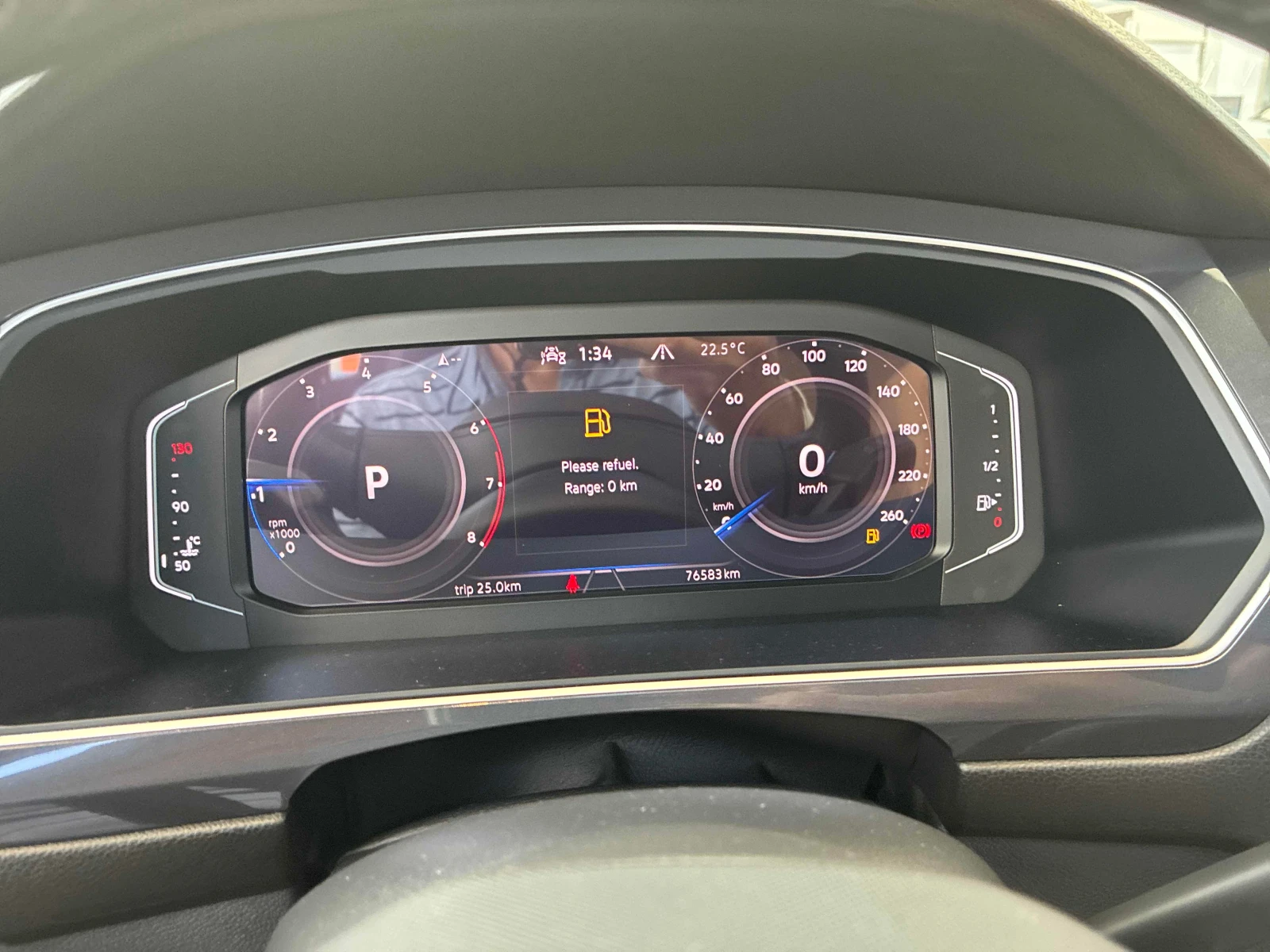 VW Tiguan * Comfortline R Line Black Edition * CARFAX * , снимка 8 - Автомобили и джипове - 56099659