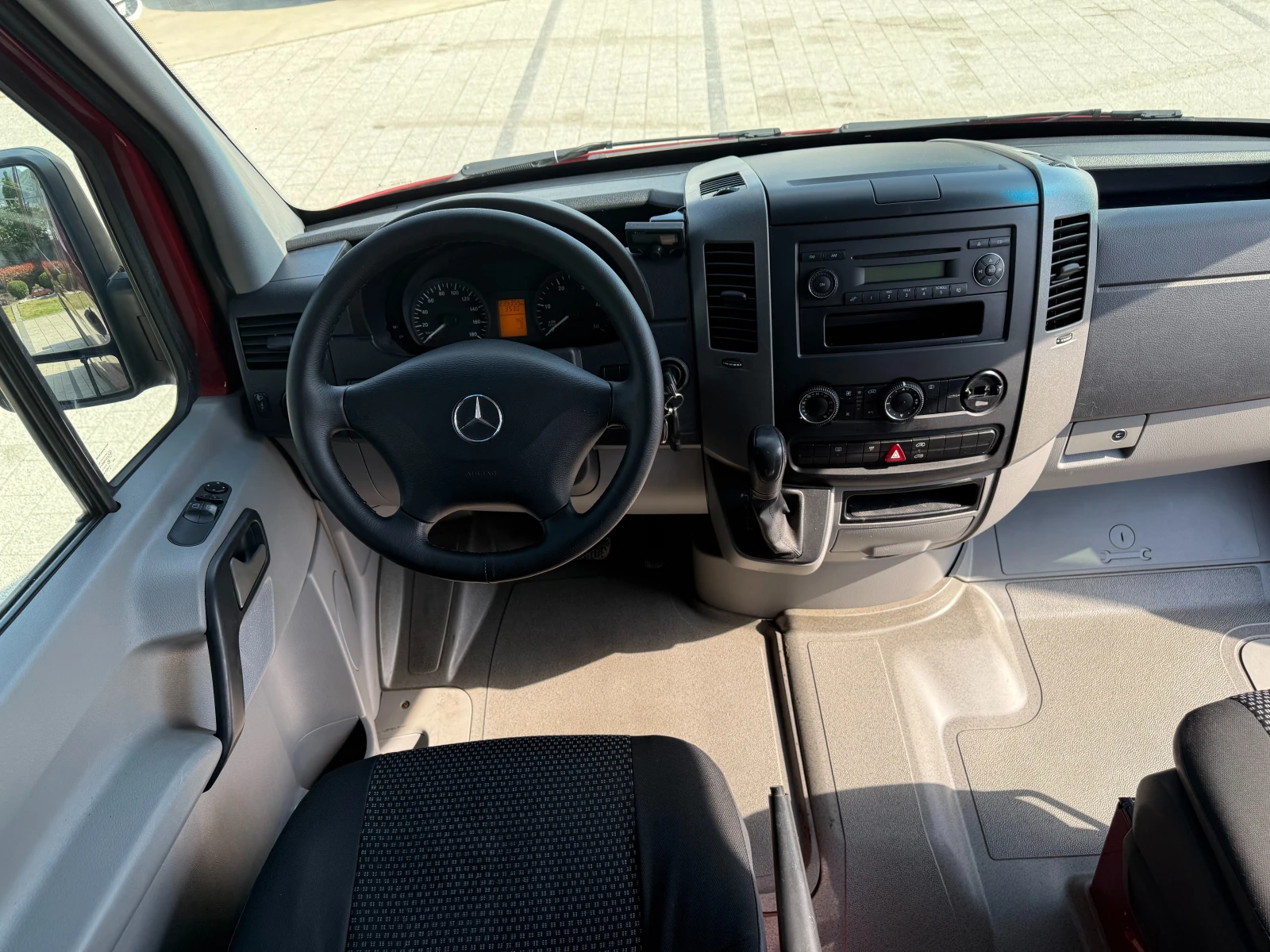 Mercedes-Benz Sprinter 318 CDI Товаропътнически  6-местен Клима - изображение 9