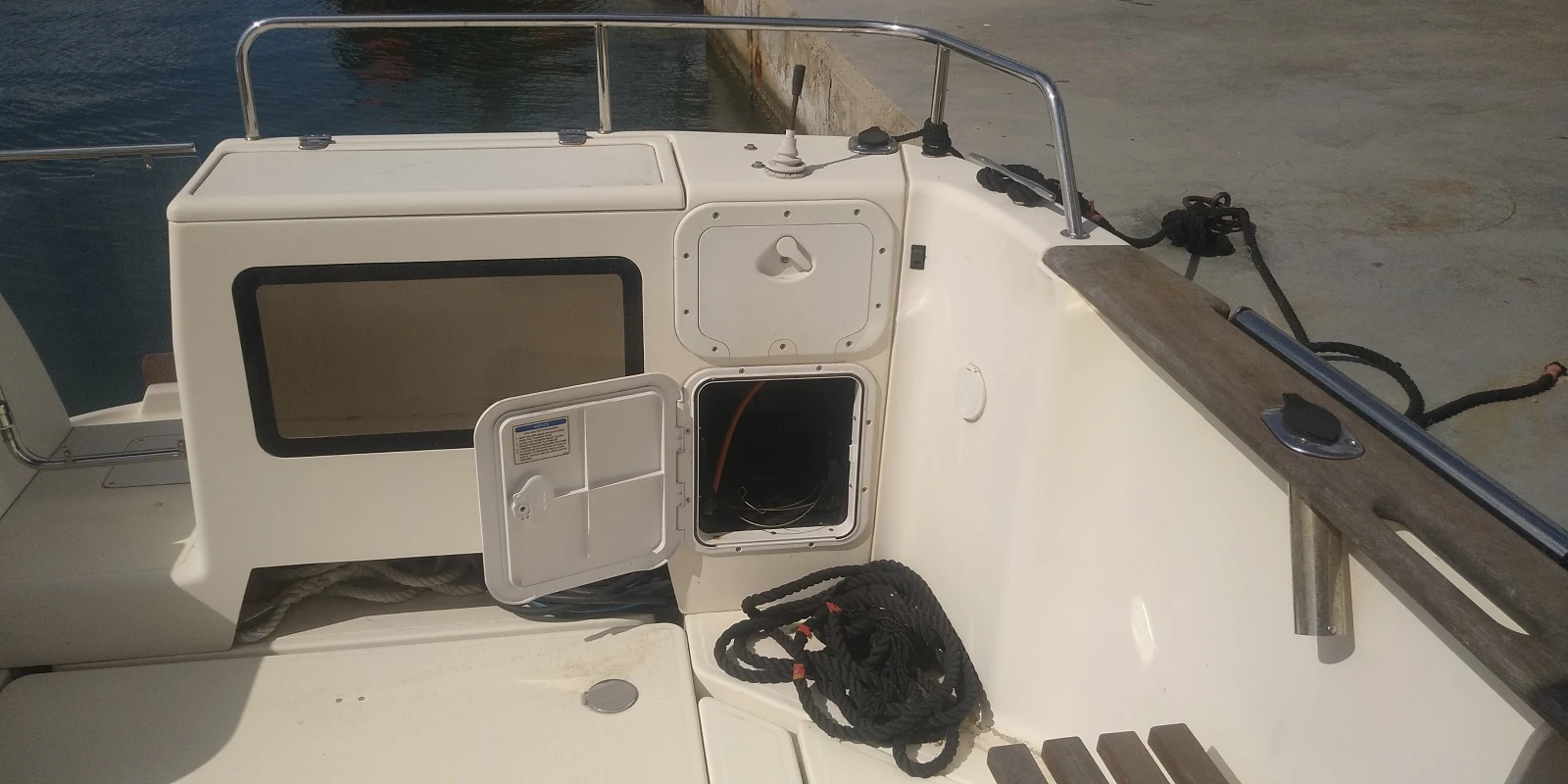 Моторна яхта Quicksilver Arvor 250 - изображение 3
