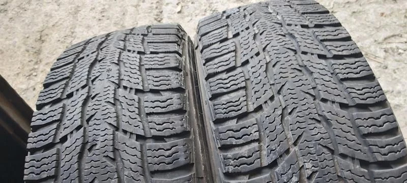 Гуми Зимни 205/65R16, снимка 2 - Гуми и джанти - 35130366