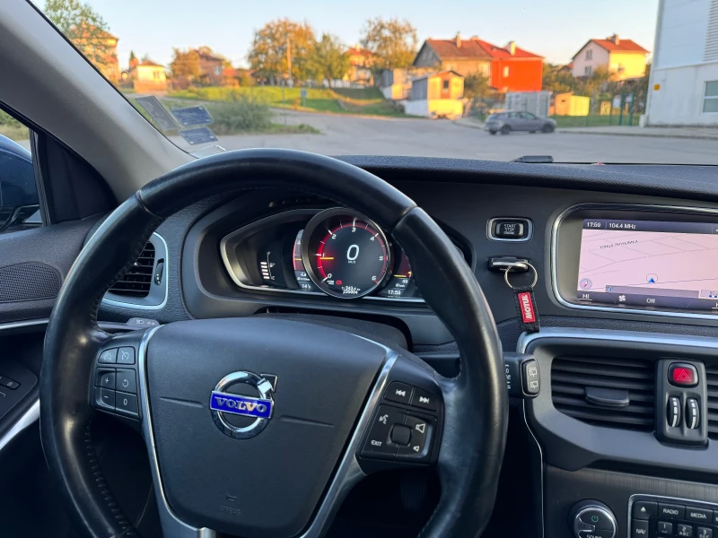 Volvo V40, снимка 6 - Автомобили и джипове - 47695373