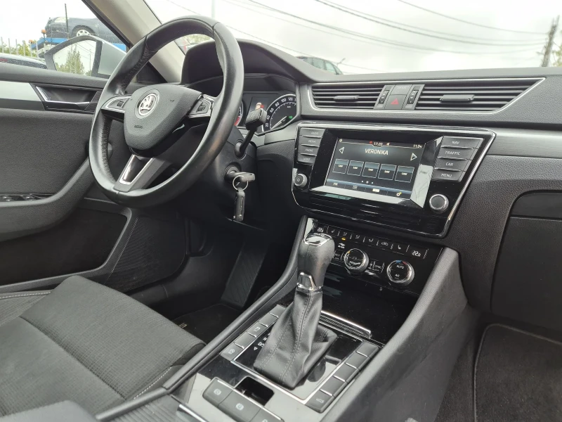 Skoda Superb 2.0TDI , снимка 8 - Автомобили и джипове - 51997454