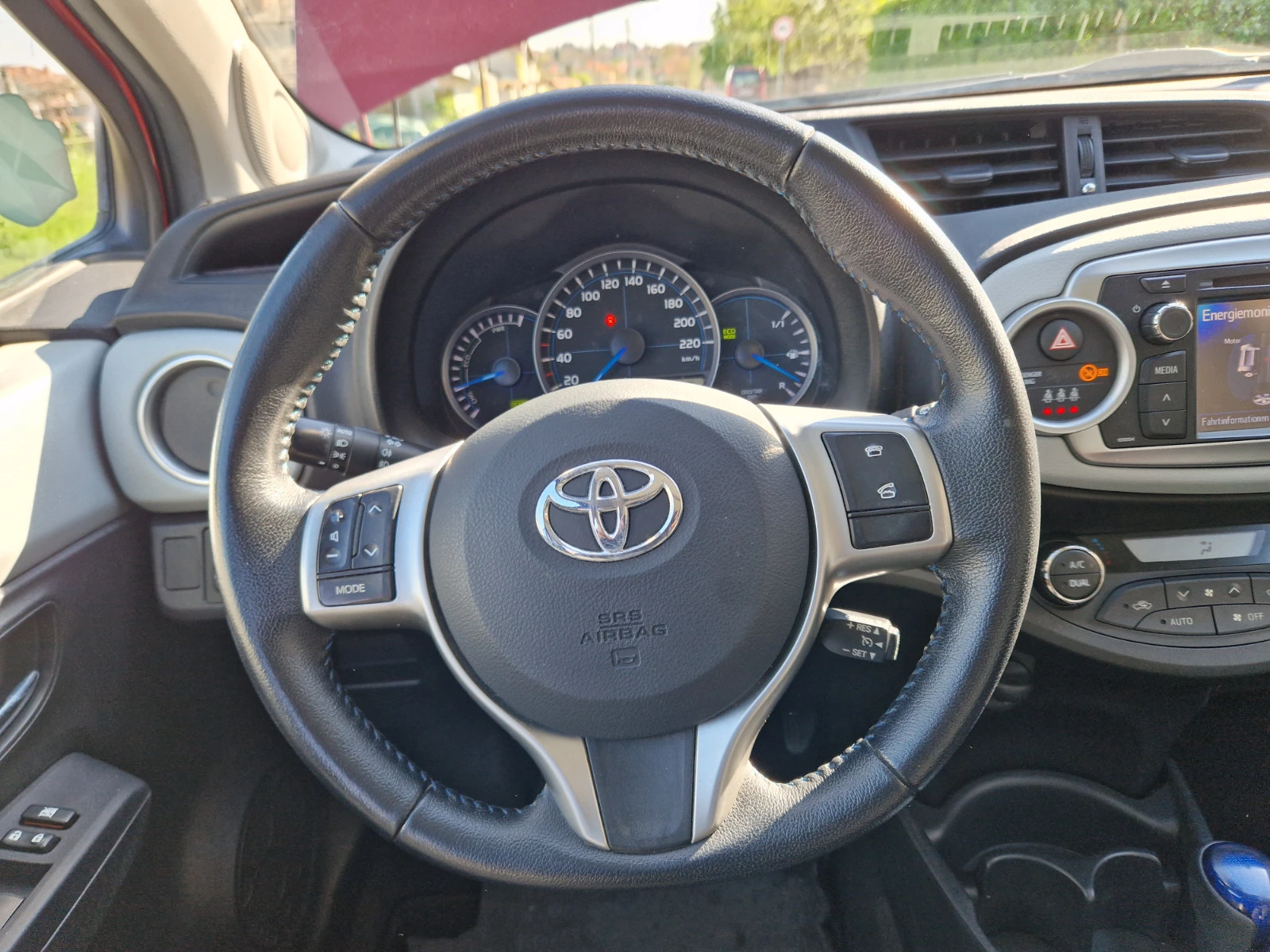 Toyota Yaris 1.5   HYBRID | Mobile.bg — изображение 12