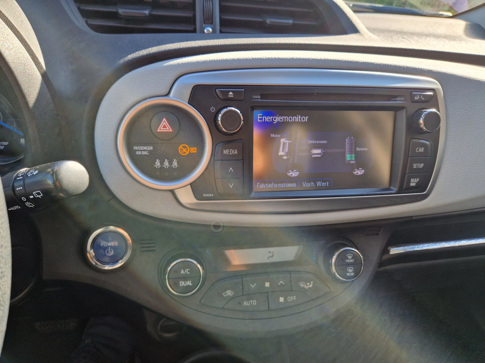 Toyota Yaris 1.5   HYBRID | Mobile.bg — изображение 11