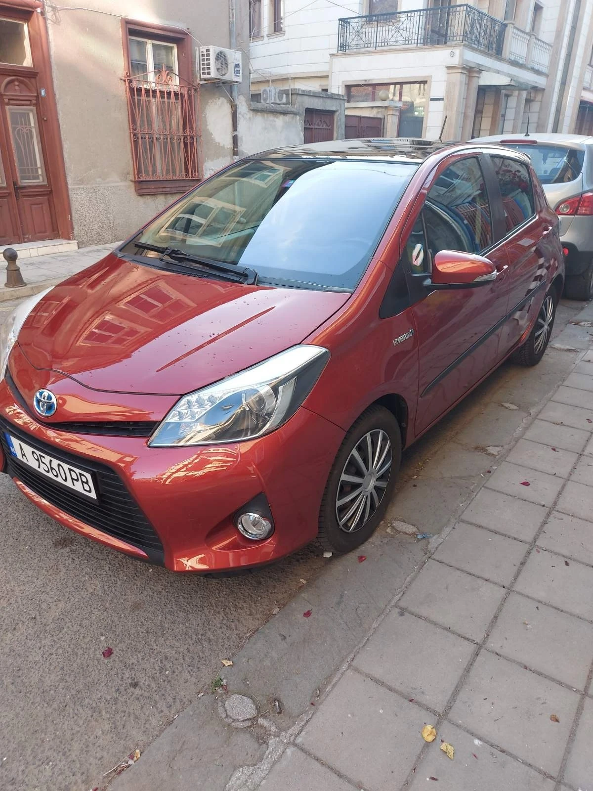 Toyota Yaris 1.5   HYBRID - изображение 2