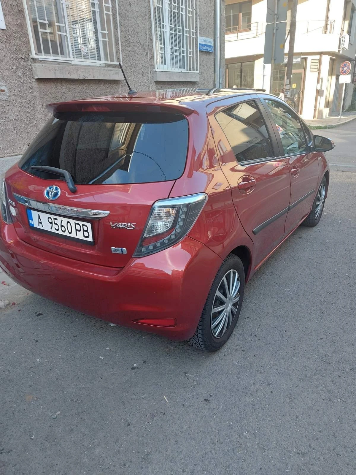 Toyota Yaris 1.5   HYBRID - изображение 3