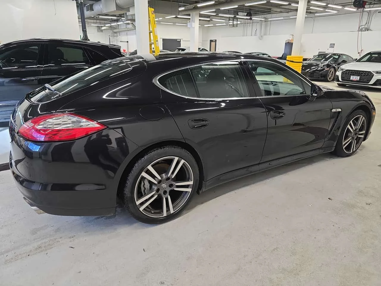 Porsche Panamera 4dr HB 4S  CARFAX, снимка 3 - Автомобили и джипове - 53846172