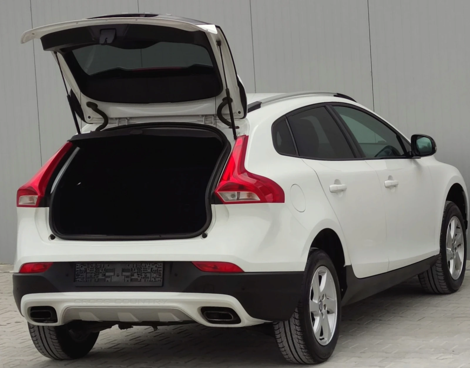 Volvo V40 Cross Country 1.6D* 114к.с* , снимка 15 - Автомобили и джипове - 53930086