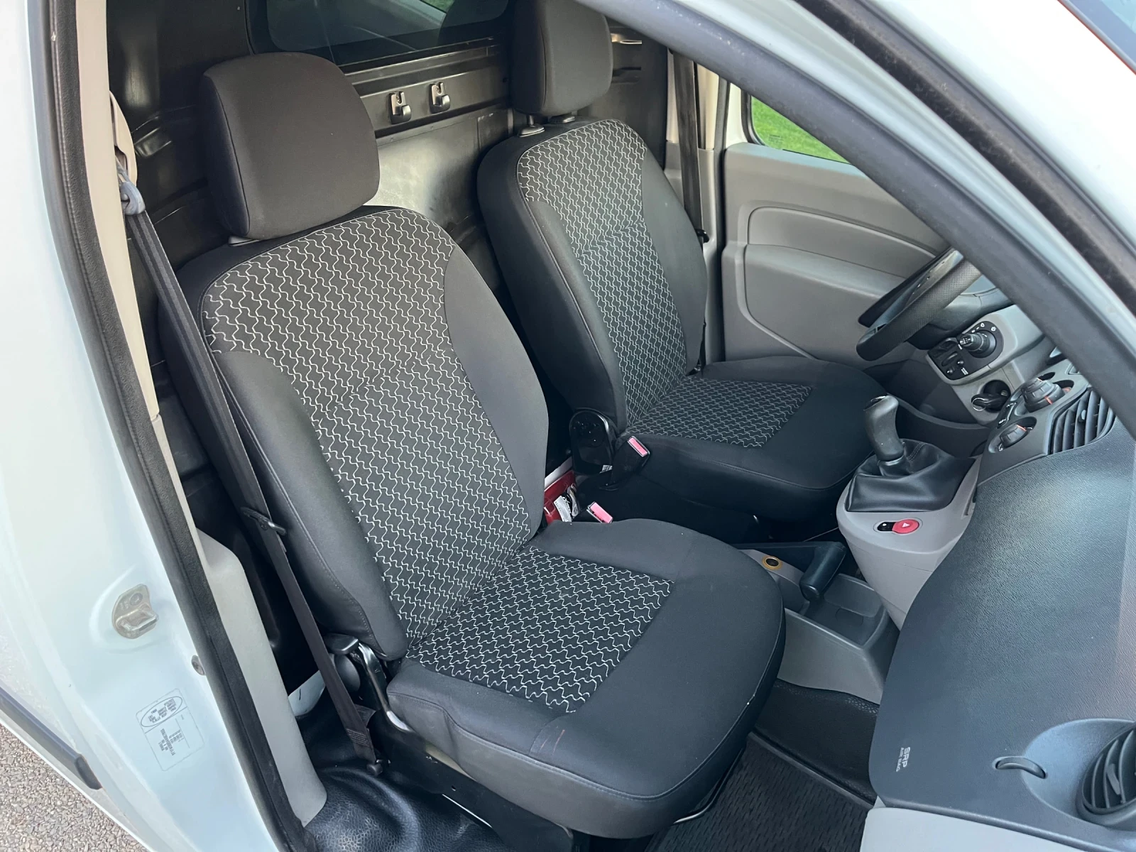 Renault Kangoo 1.5dci, снимка 7 - Автомобили и джипове - 54374567