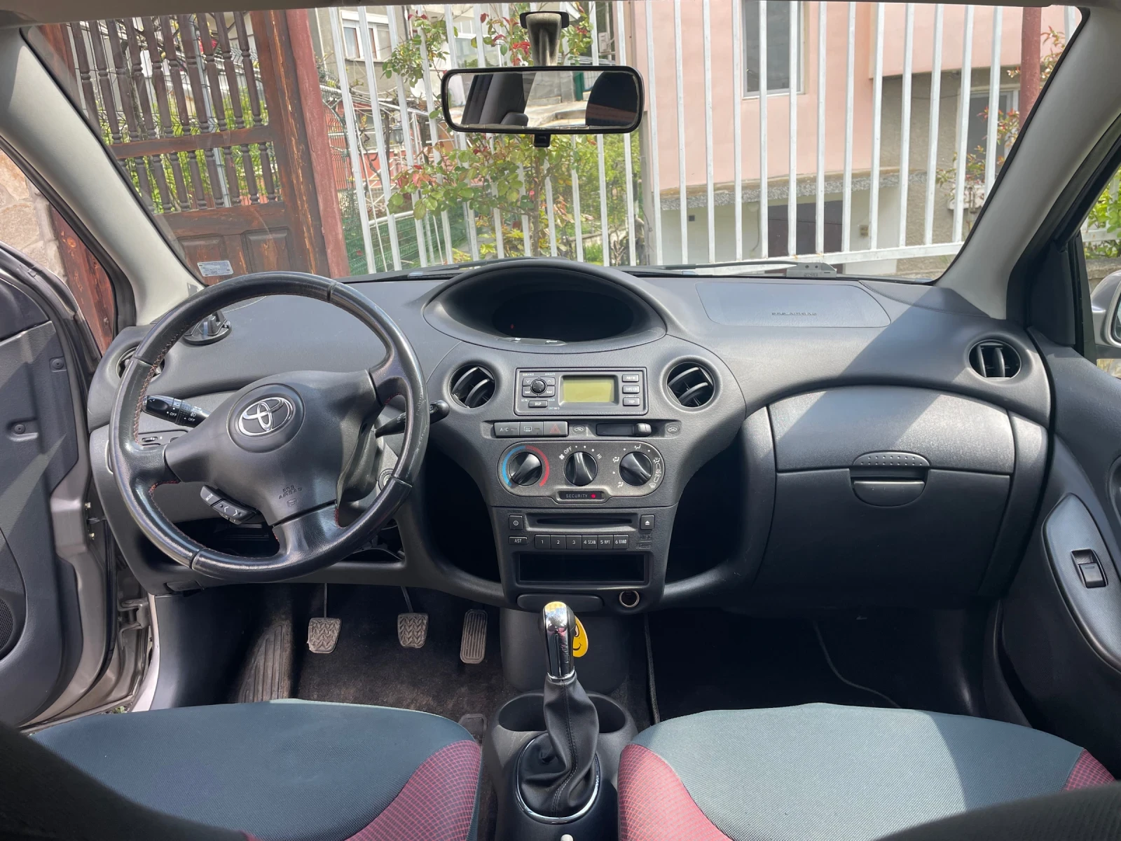 Toyota Yaris 1.4 D-4D, снимка 11 - Автомобили и джипове - 54399677