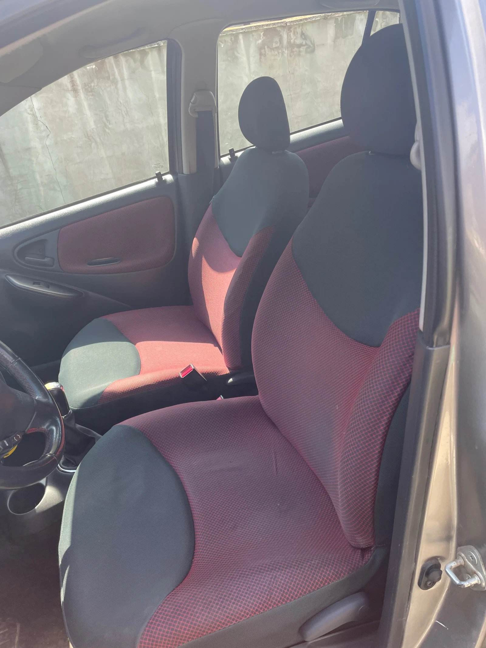 Toyota Yaris 1.4 D-4D, снимка 8 - Автомобили и джипове - 54399677