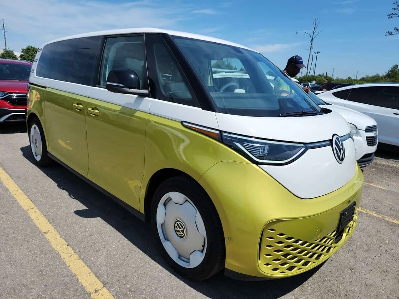 VW ID.Buzz 1ST EDITION| HUD| 360| ОБДУХВАНЕ| HEATPUMP| 158КM, снимка 2 - Автомобили и джипове - 55296314