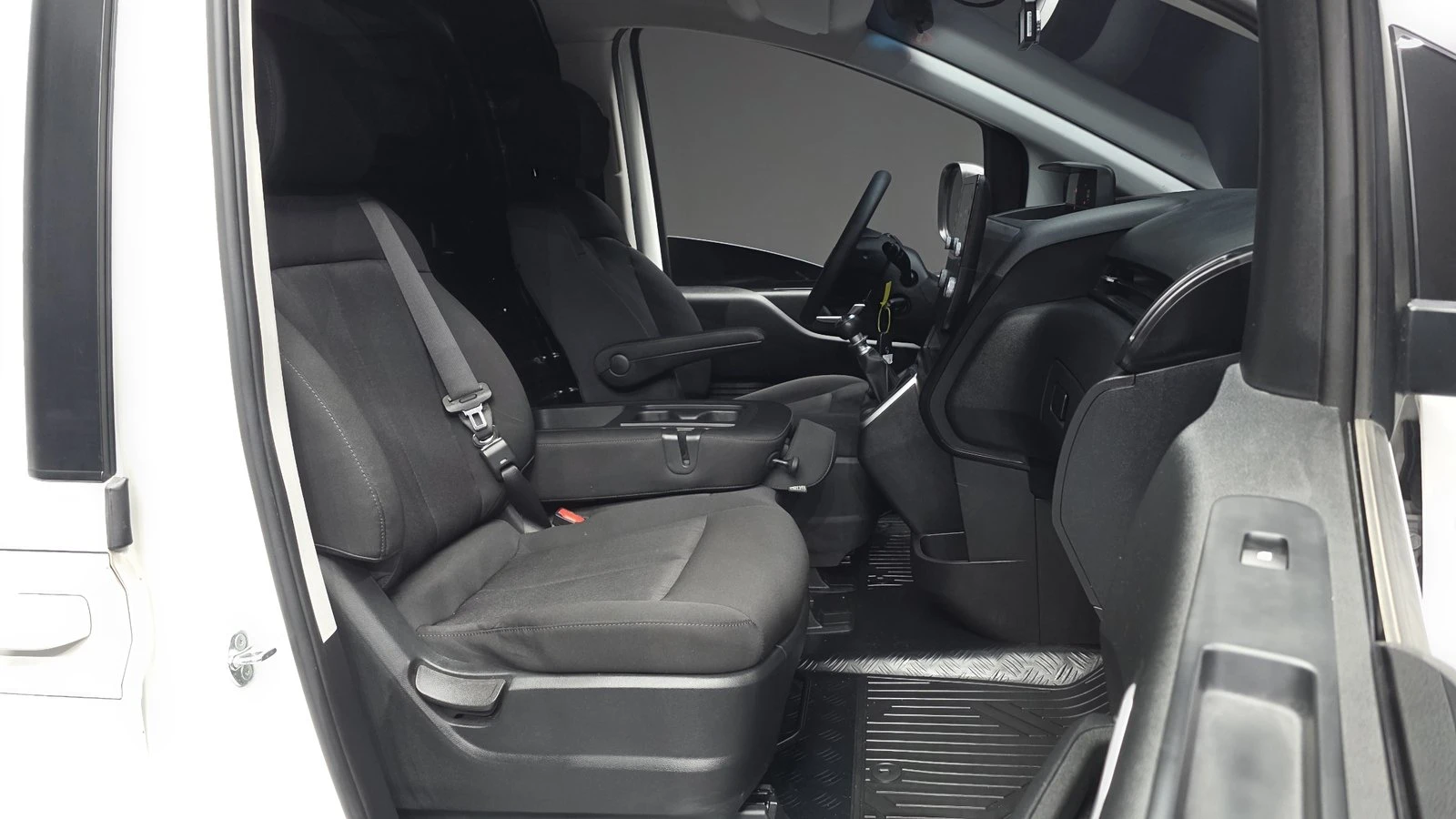 Hyundai Staria Cargo* BLIND SPOT* КРАЙНА ЦЕНА, снимка 11 - Автомобили и джипове - 55348445