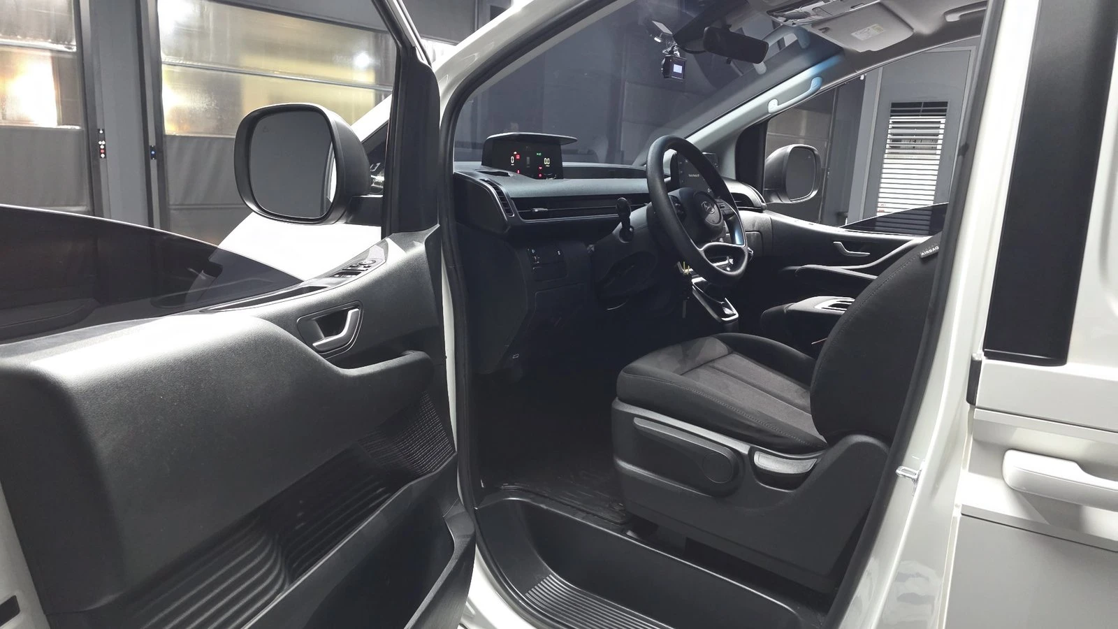 Hyundai Staria Cargo* BLIND SPOT* КРАЙНА ЦЕНА, снимка 10 - Автомобили и джипове - 55348445