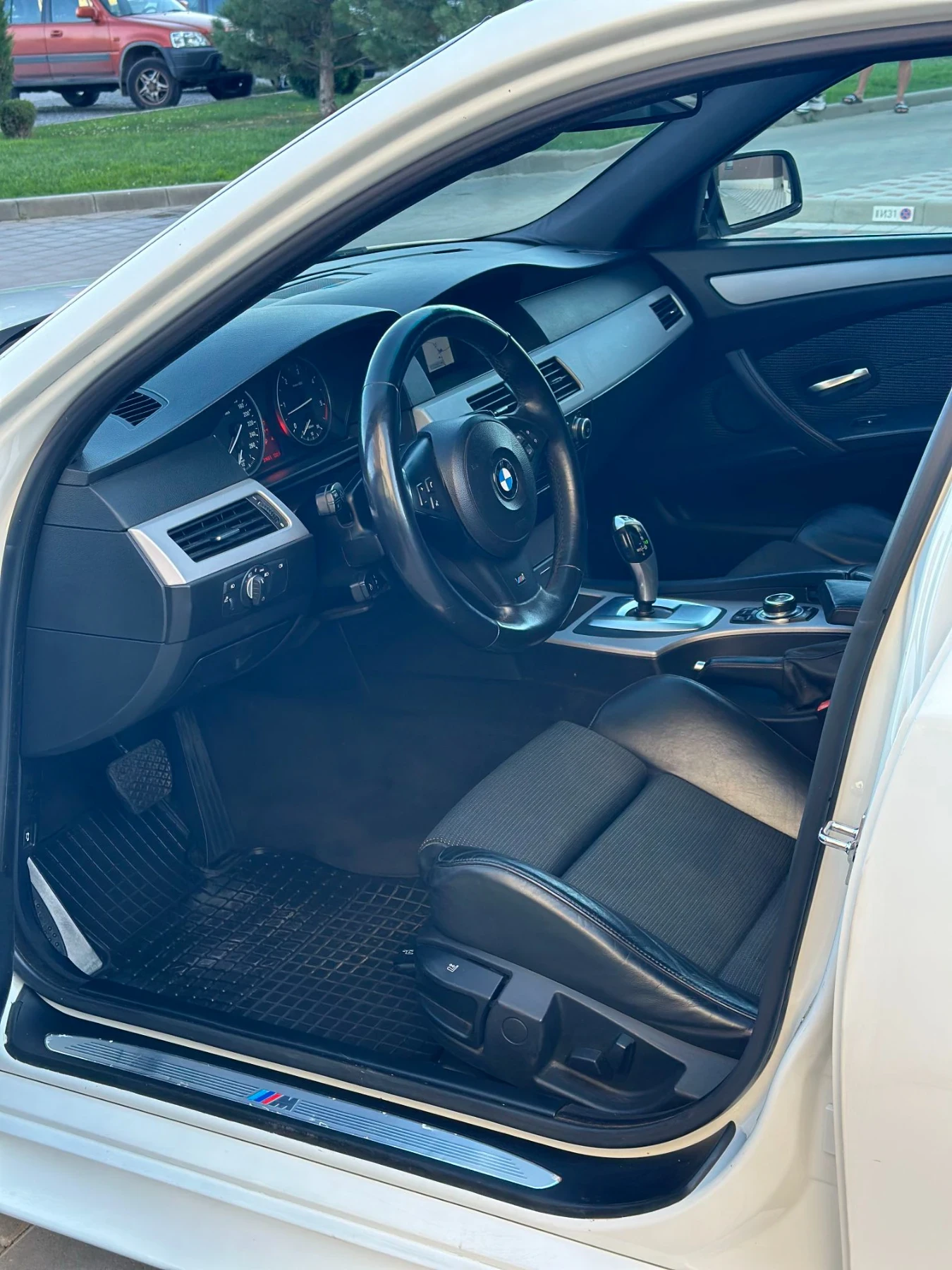 BMW 530 XD/LCI/M-PACK///, снимка 10 - Автомобили и джипове - 56002519