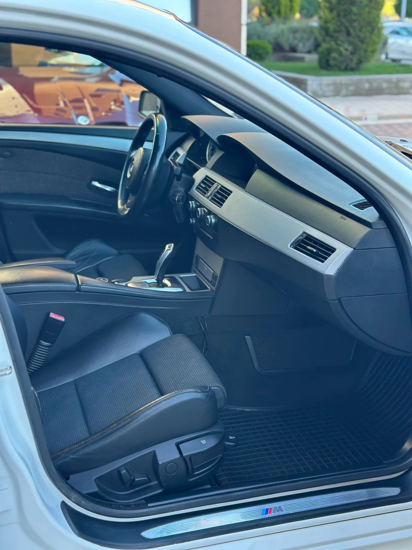 BMW 530 XD/LCI/M-PACK///, снимка 12 - Автомобили и джипове - 56002519