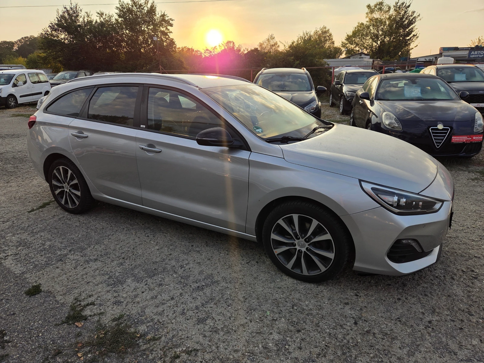 Hyundai I30 1.6CRDI/TOP/NAVI/AVT., снимка 3 - Автомобили и джипове - 56158144