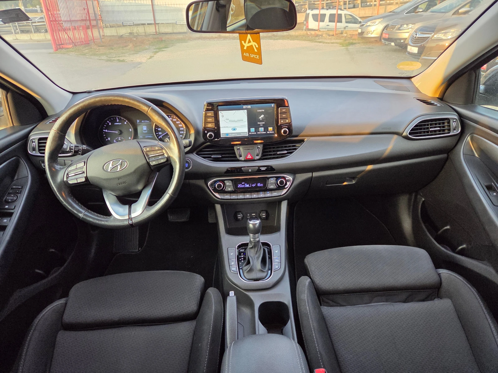 Hyundai I30 1.6CRDI/TOP/NAVI/AVT., снимка 12 - Автомобили и джипове - 56158144