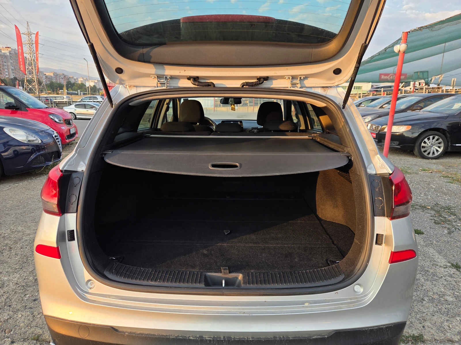 Hyundai I30 1.6CRDI/TOP/NAVI/AVT., снимка 9 - Автомобили и джипове - 56158144