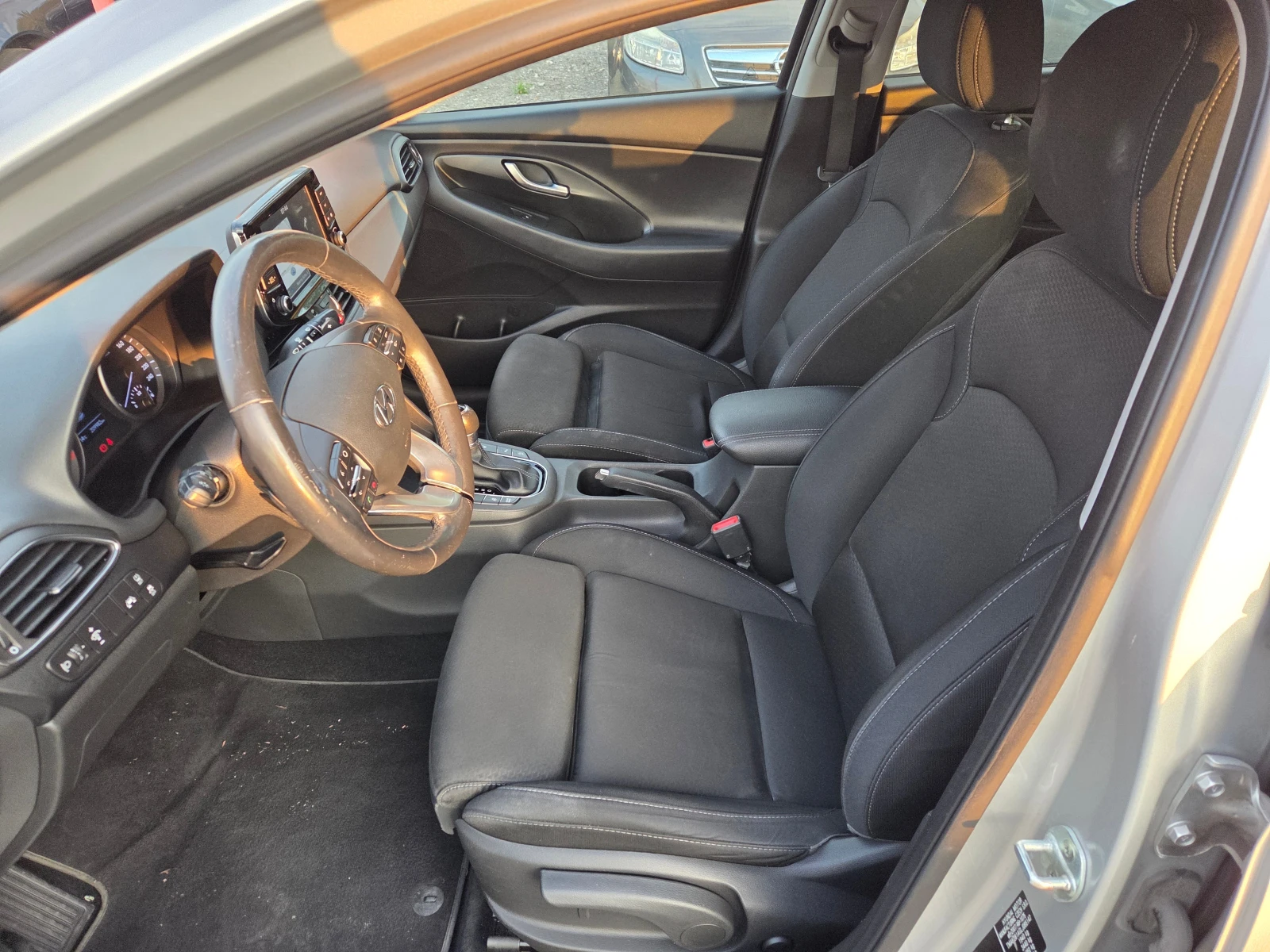 Hyundai I30 1.6CRDI/TOP/NAVI/AVT., снимка 7 - Автомобили и джипове - 56158144