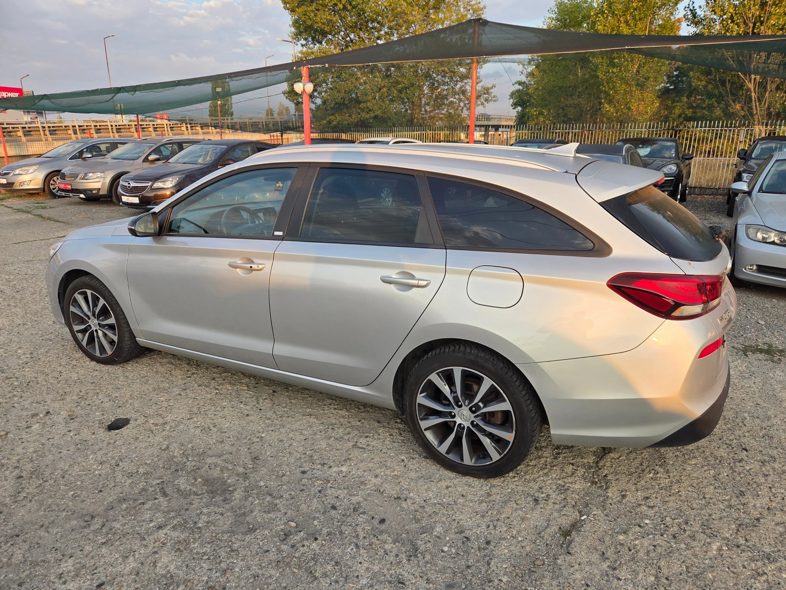 Hyundai I30 1.6CRDI/TOP/NAVI/AVT., снимка 6 - Автомобили и джипове - 56158144
