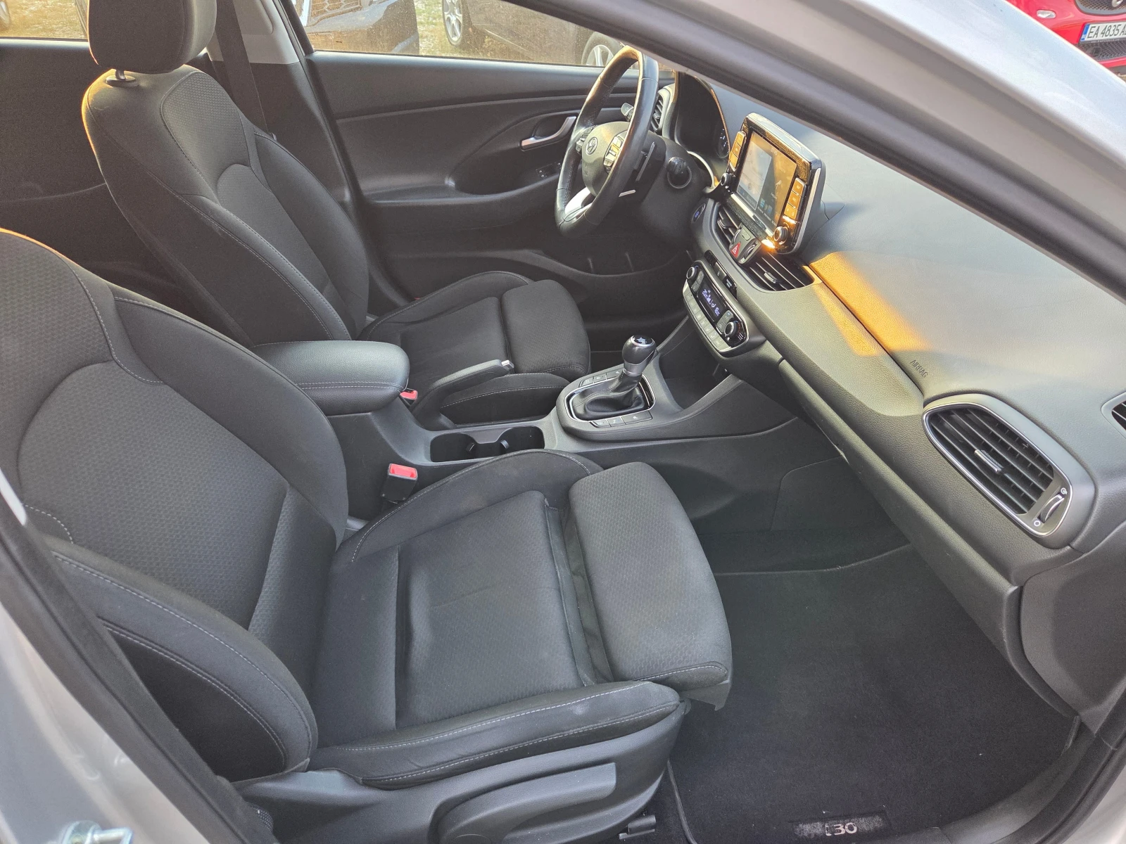 Hyundai I30 1.6CRDI/TOP/NAVI/AVT., снимка 10 - Автомобили и джипове - 56158144