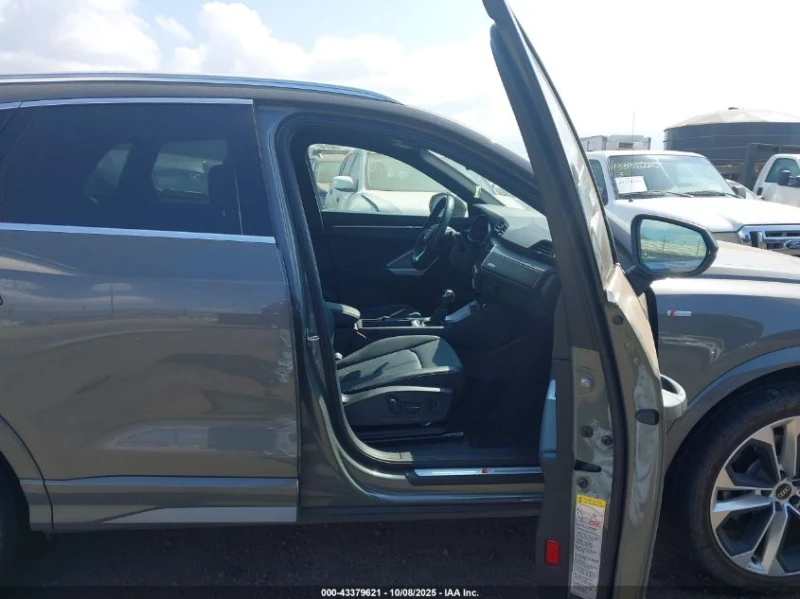 Audi Q3 2.0L I-4 DI, DOHC, VVT, TURBO, 228HP All Wheel, снимка 10 - Автомобили и джипове - 53101902