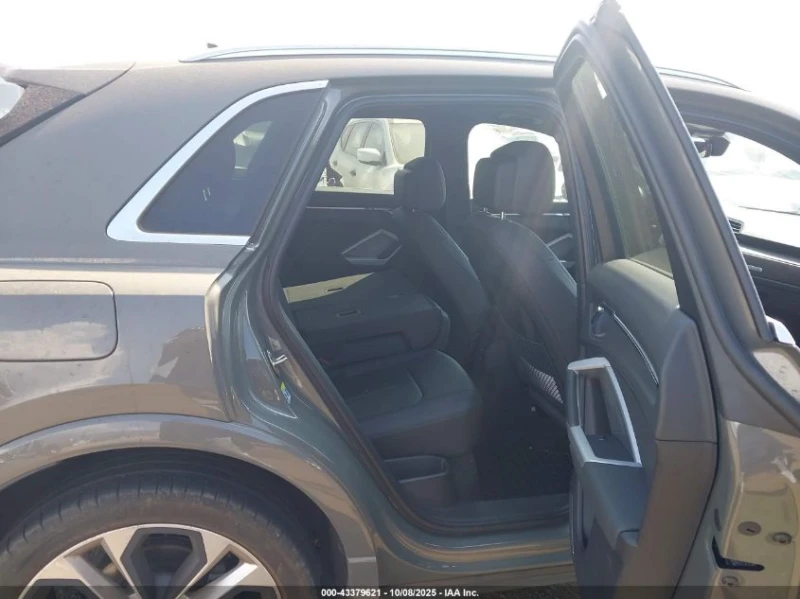 Audi Q3 2.0L I-4 DI, DOHC, VVT, TURBO, 228HP All Wheel, снимка 13 - Автомобили и джипове - 53101902