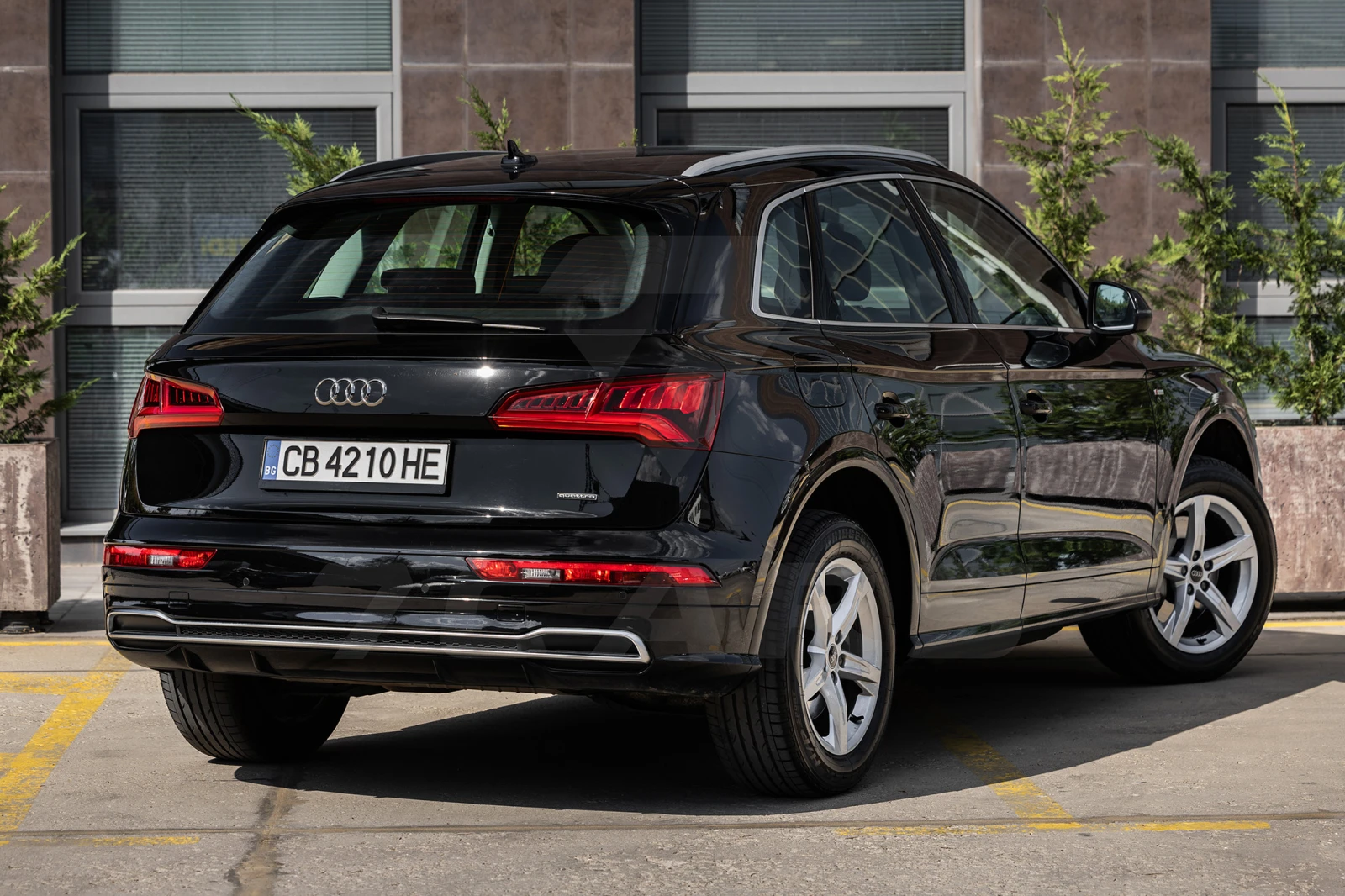 Audi Q5 TFSIe - изображение 6