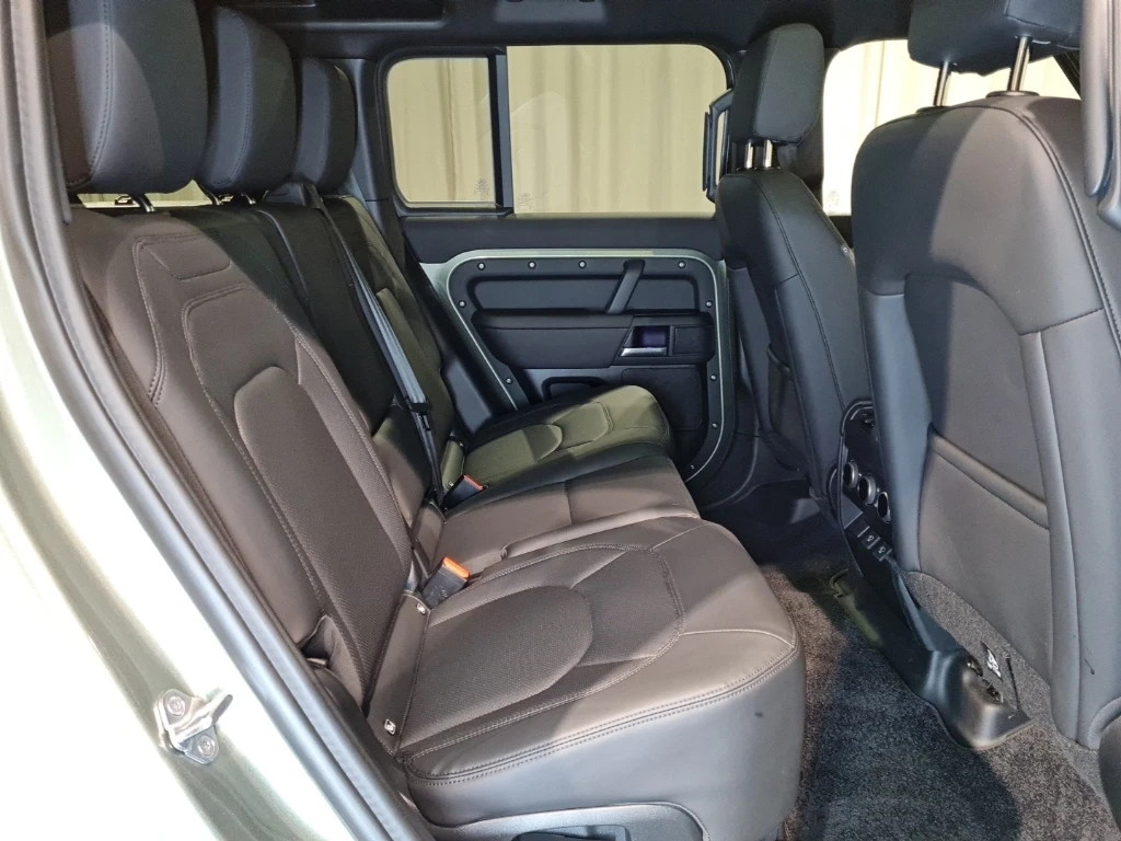 Land Rover Defender 110 D300 X-Dynamic SE 7seats - изображение 9