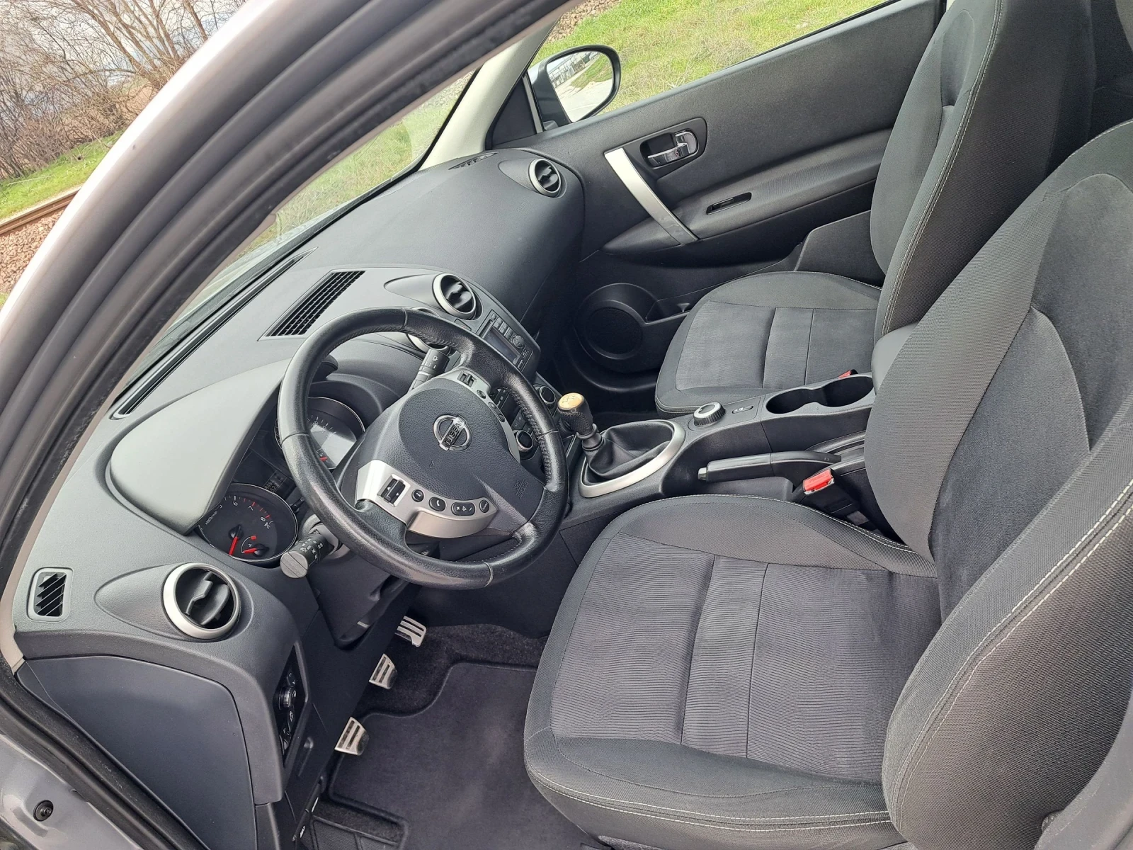 Nissan Qashqai 2.0 4х4 ПАНОРАМА, снимка 8 - Автомобили и джипове - 53748435