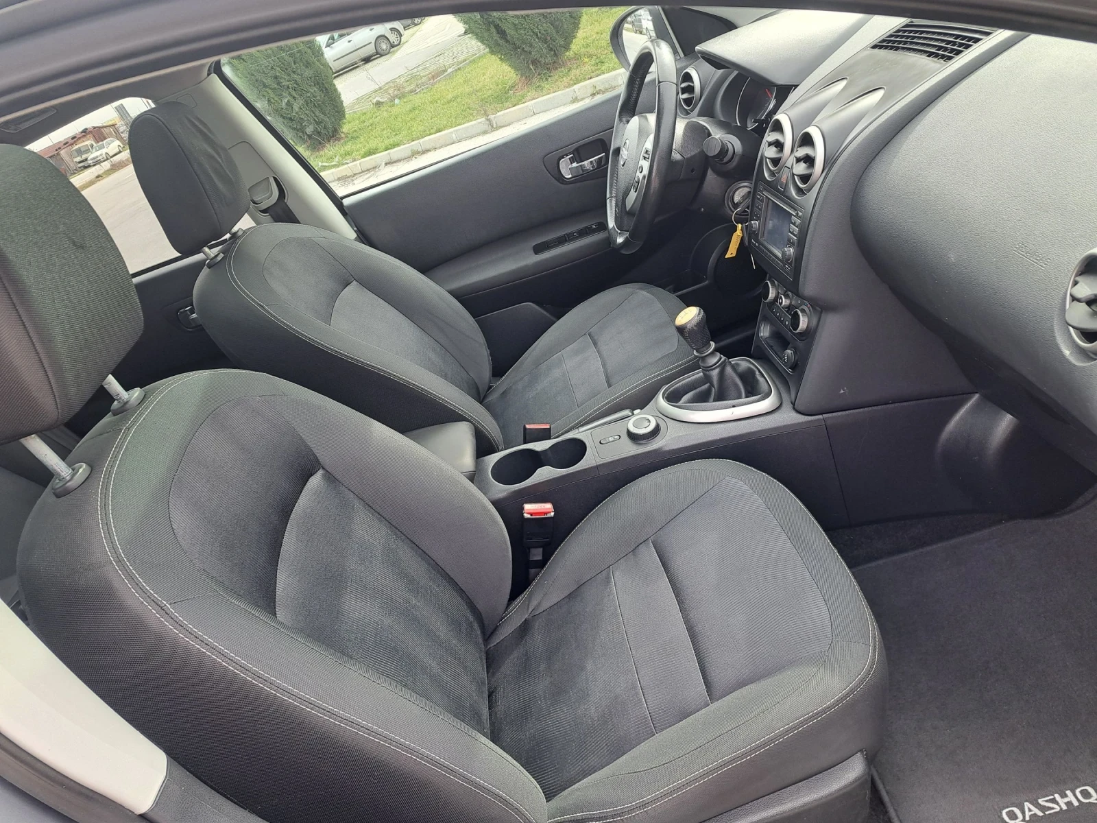 Nissan Qashqai 2.0 4х4 ПАНОРАМА, снимка 14 - Автомобили и джипове - 53748435