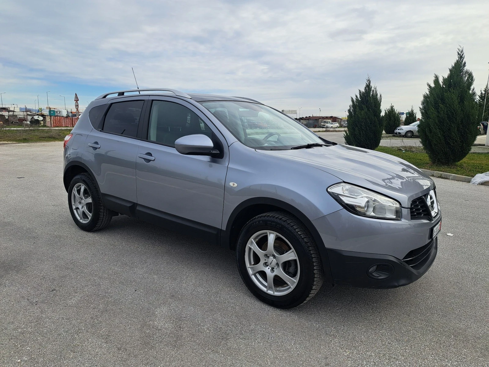 Nissan Qashqai 2.0 4х4 ПАНОРАМА, снимка 6 - Автомобили и джипове - 53748435
