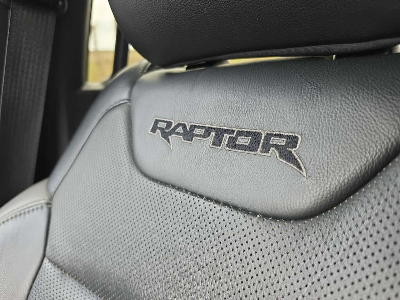 Ford F150  | Raptor | 360 | PANO | NEVI | ОБДУХВАНЕ , снимка 14 - Автомобили и джипове - 54424577