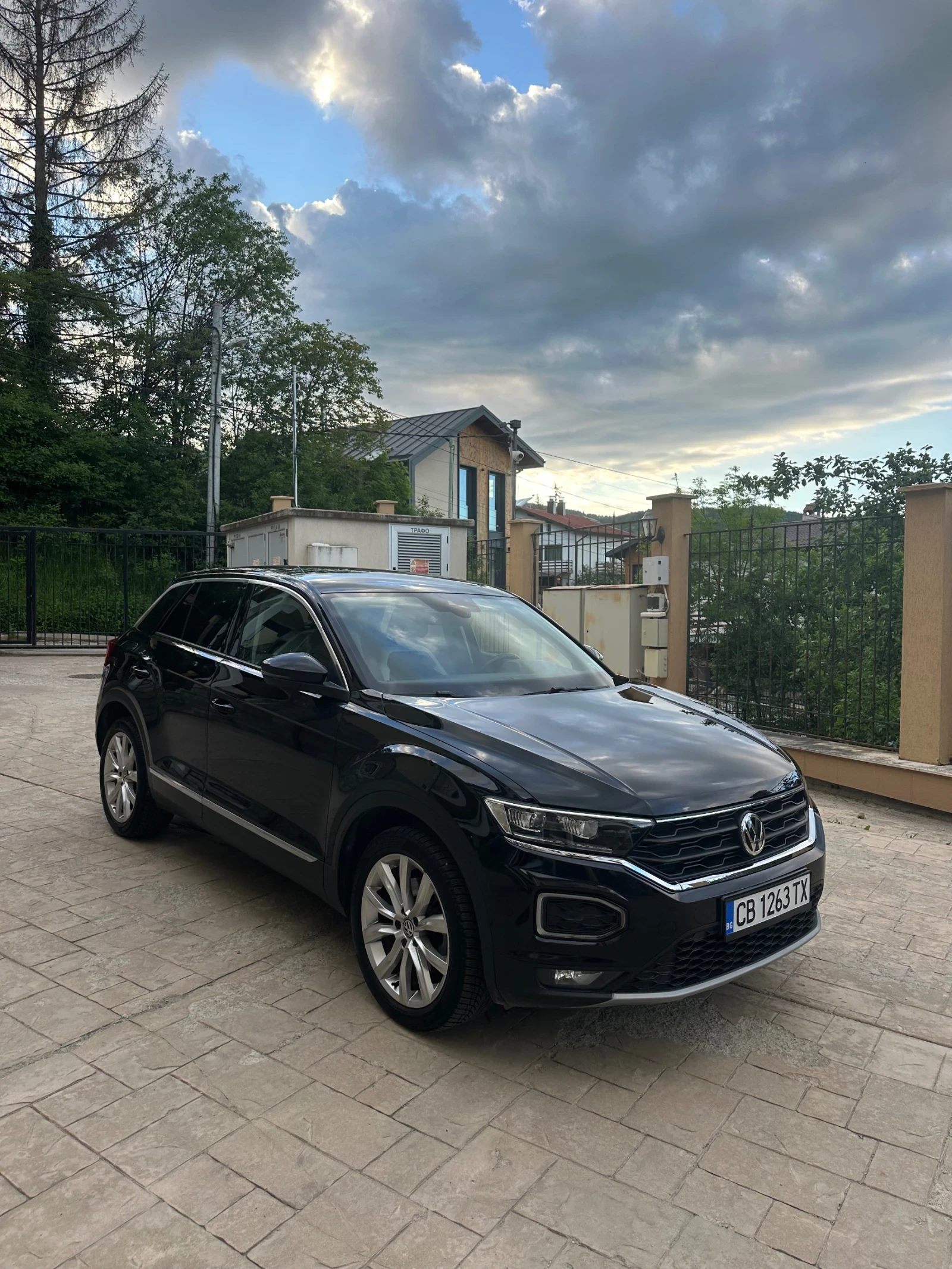 VW T-Roc 2.0TDI 4x4 LED, снимка 2 - Автомобили и джипове - 54802091