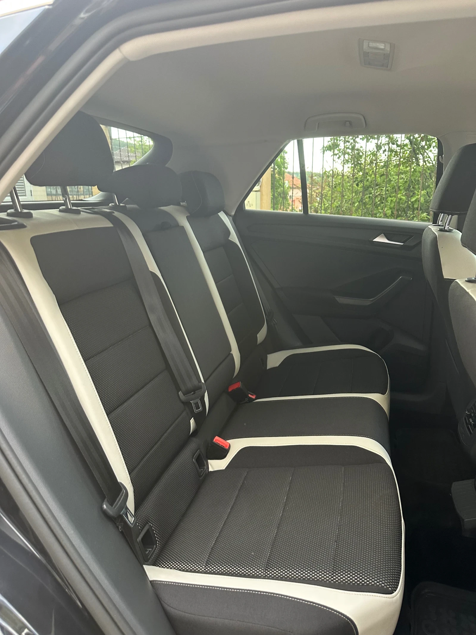 VW T-Roc 2.0TDI 4x4 LED, снимка 11 - Автомобили и джипове - 54802091