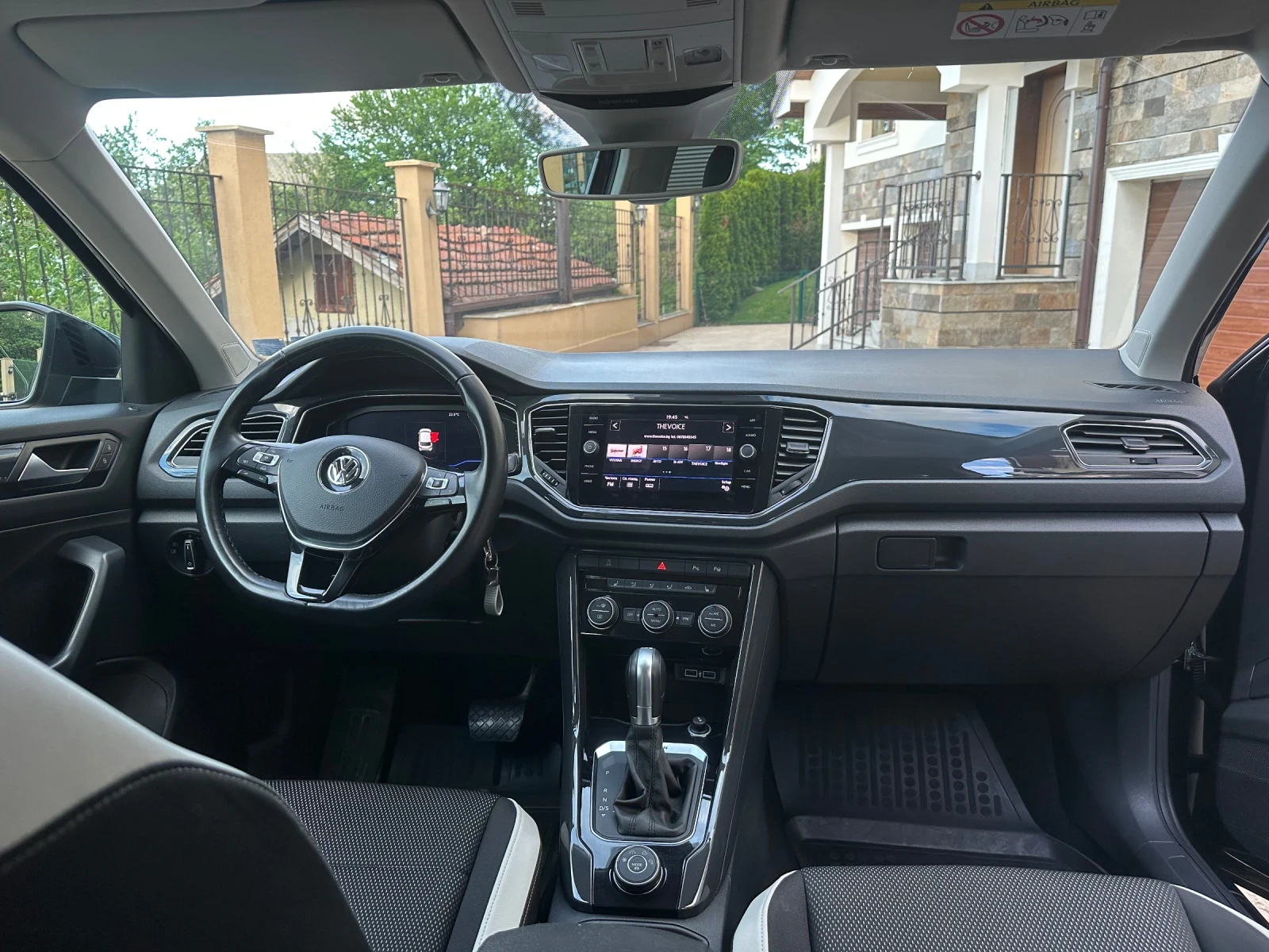VW T-Roc 2.0TDI 4x4 LED, снимка 9 - Автомобили и джипове - 54802091