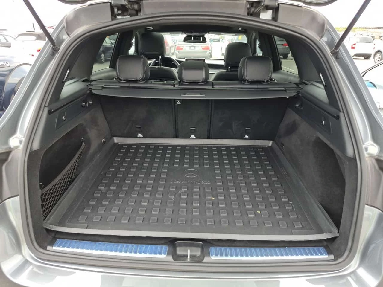 Mercedes-Benz GLC 300  AMG PACK / DISTRONIC / 360 / PANORAMA / MEMORY , снимка 5 - Автомобили и джипове - 55474994