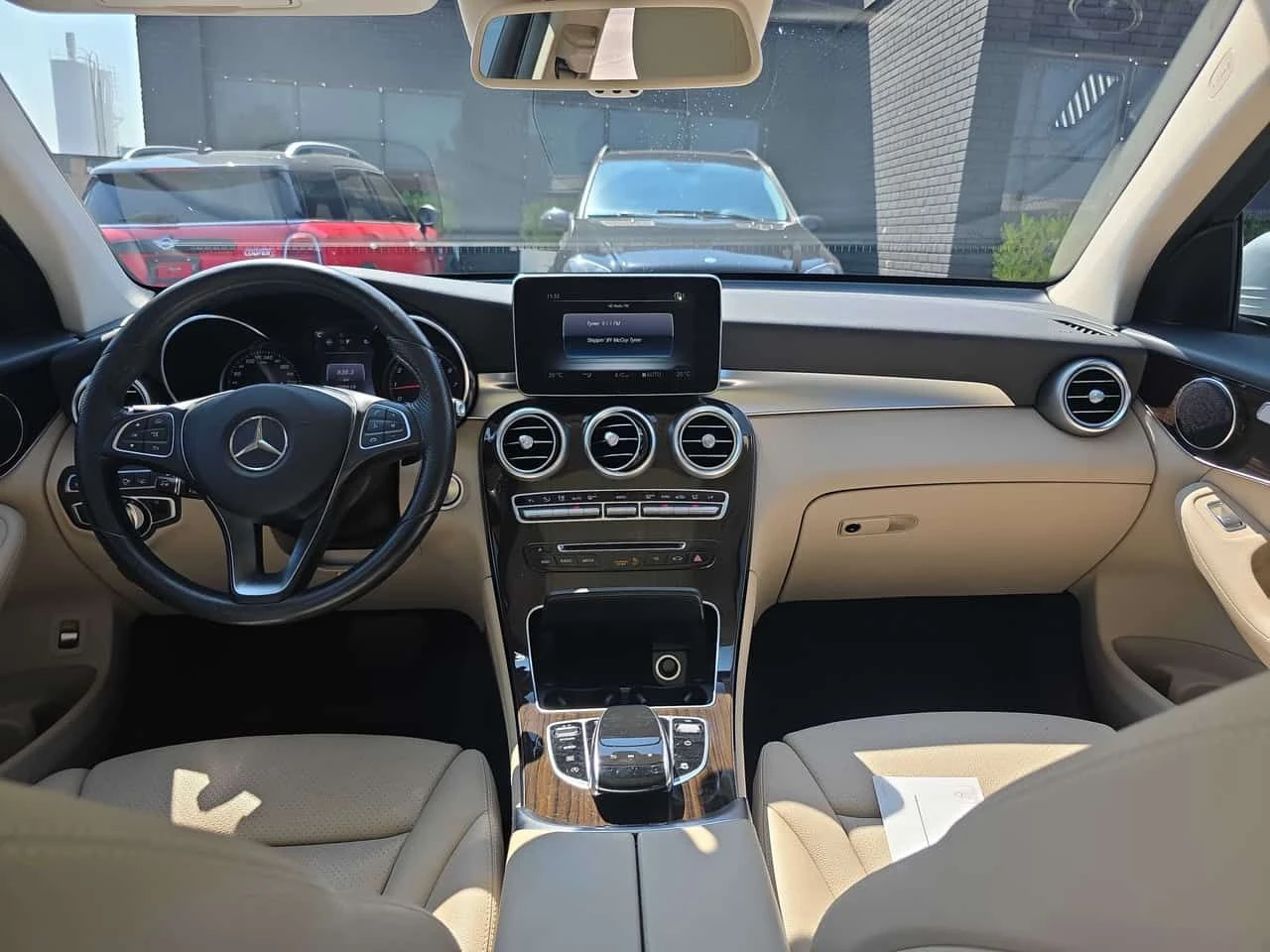 Mercedes-Benz GLC * 300 * CARFAX * ЦЕНА ДО БГ, снимка 9 - Автомобили и джипове - 55694527