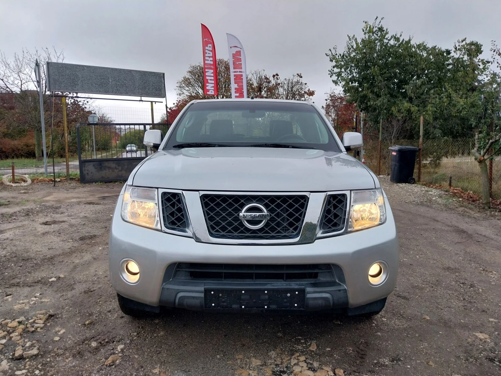 Nissan Navara 2.5 D /190кс, снимка 2 - Автомобили и джипове - 56683903