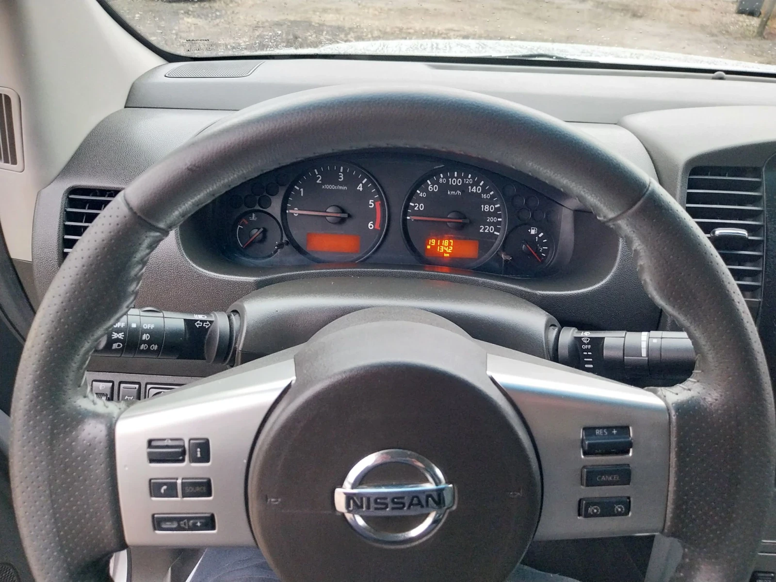 Nissan Navara 2.5 D /190кс, снимка 14 - Автомобили и джипове - 56683903