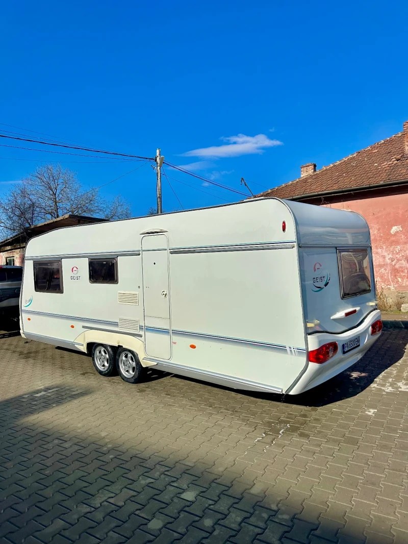 Каравана LMC GEIST 640 / НОВ ВНОС / СПАЛНЯ / ДУШ КАБИНА / WC , снимка 2 - Каравани и кемпери - 53205314