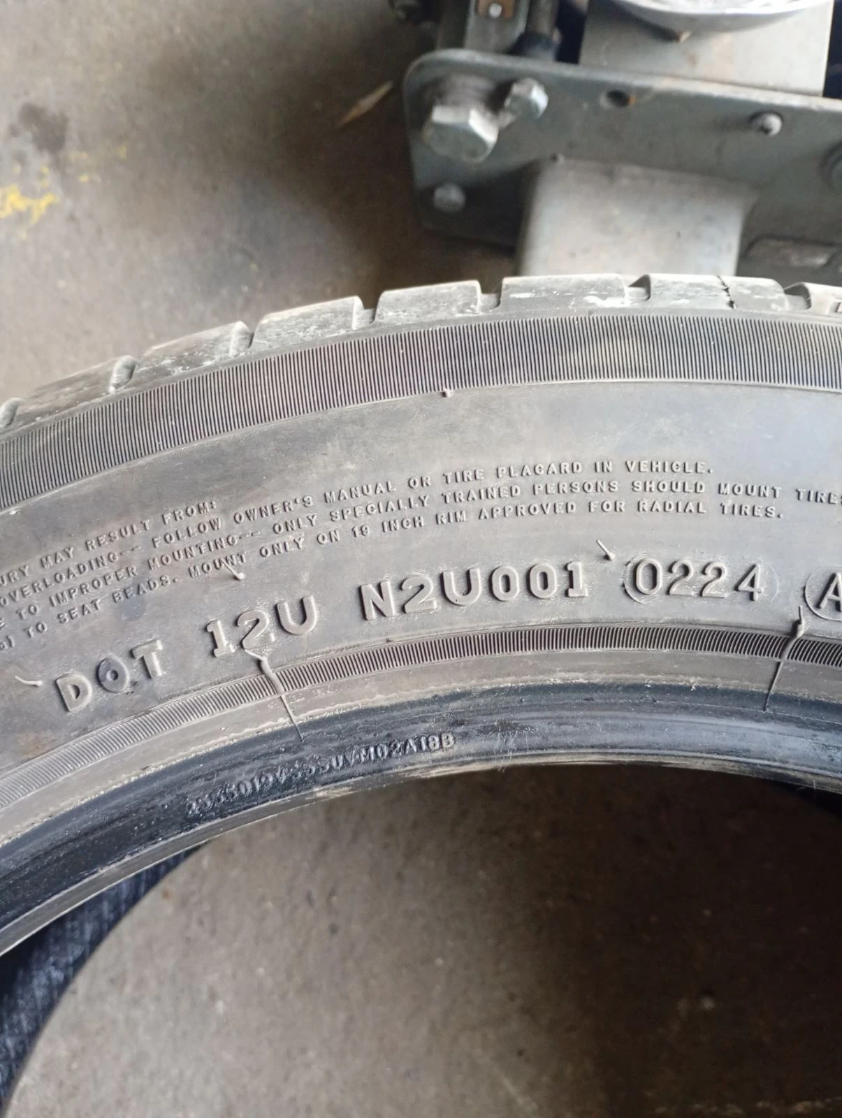 Гуми Летни 235/45R19, снимка 3 - Гуми и джанти - 54559465